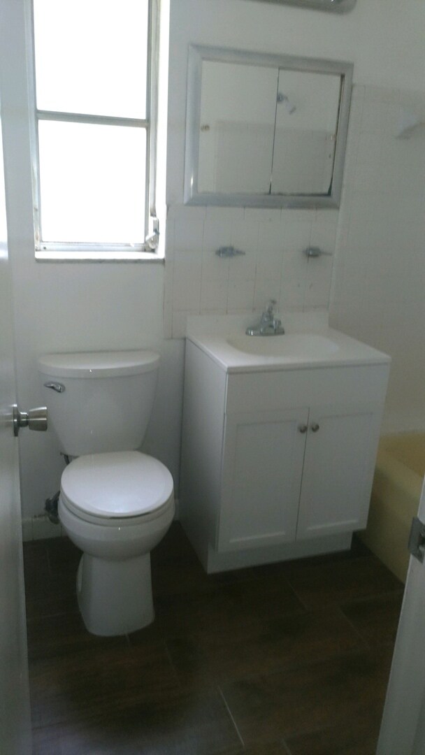 Building Photo - 3 Bed 1 Bath Home | Pet Friendly with Fenced Yard | Washer Dryer Hook Ups | Section 8 Welcome