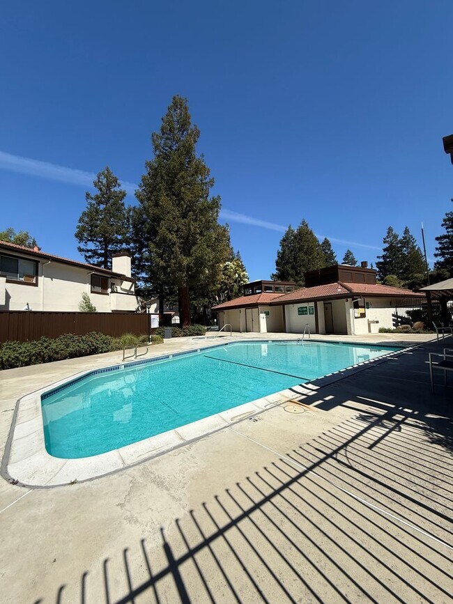 Building Photo - 2BD/2BA Condo in Gated Community | Private Balcony | Updated Interior - Santa Clara
