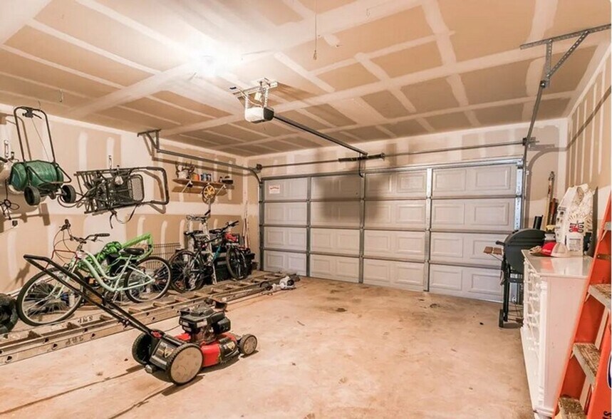 Building Photo - 13229 Bridgewater Dr