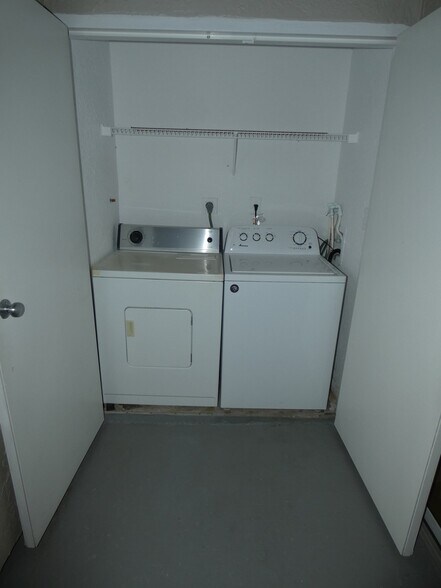 Building Photo - 2851 N Oakland Forest Dr