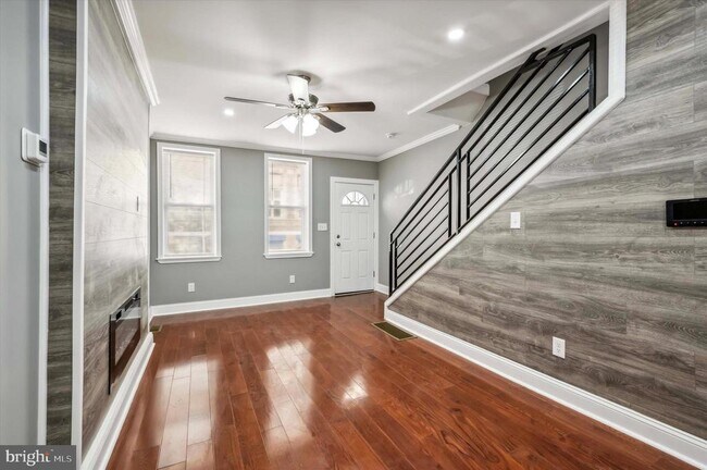 Building Photo - 2033 N Mascher St