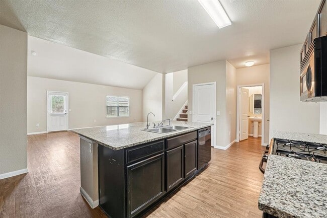 Building Photo - 223 Camellia Dr