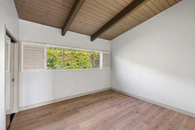 Building Photo - Mystic Hills Ocean View Home