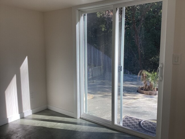 Building Photo - Desirable Soquel Location