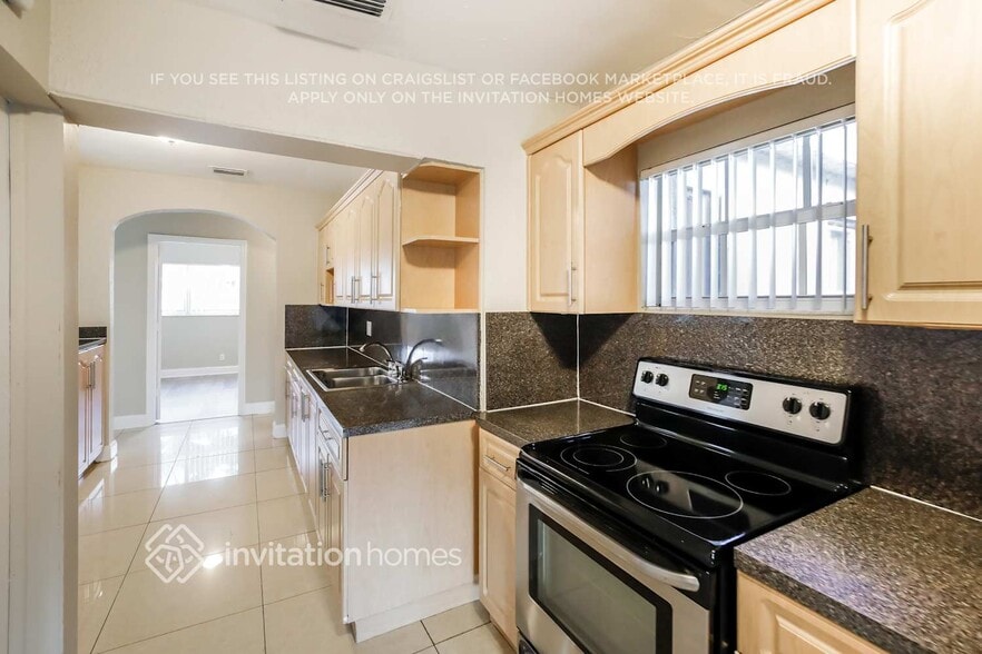 Building Photo - 8480 SW 33rd Terrace