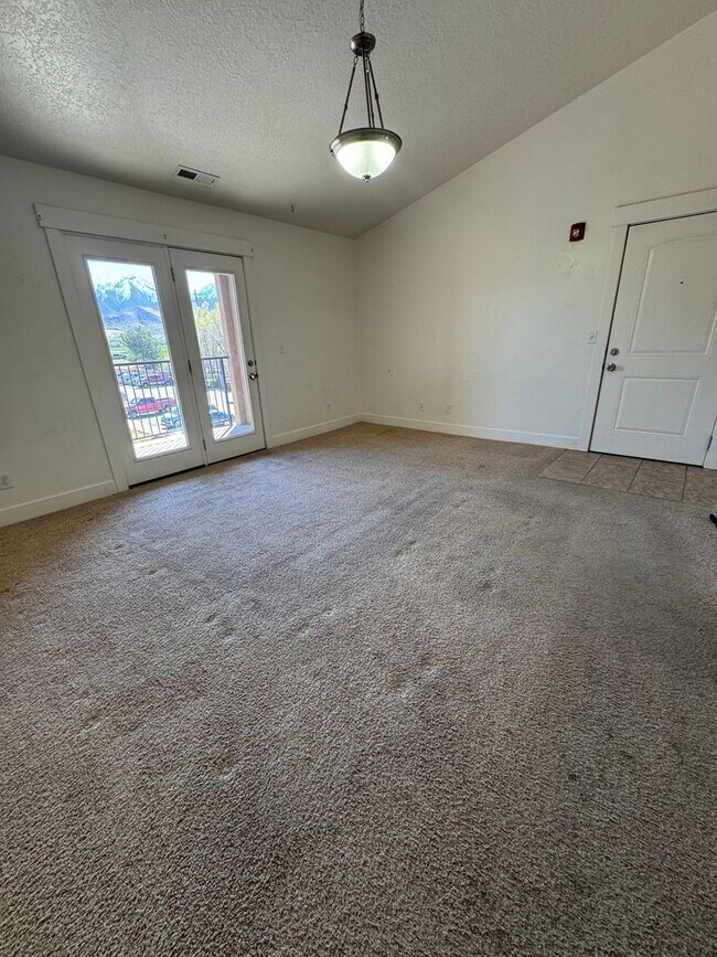 Building Photo - Beautiful top level Payson condo for rent!