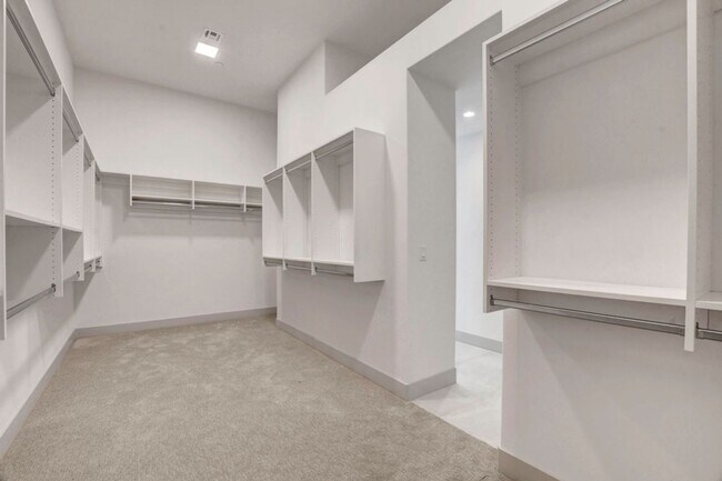 Building Photo - MacDonald Highlands Beauty With Awesome Views