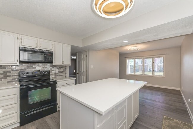 Building Photo - 2285 Hill House Rd