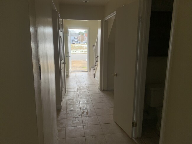 Downstairs hallway - 5357 Grand Lake Cres