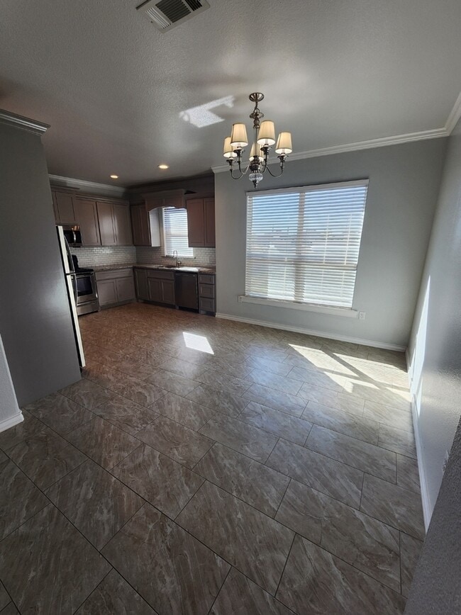 Building Photo - 3 bed 2 bath with 1 car garage