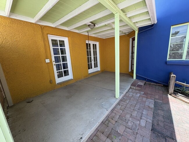 Building Photo - 1317 N Dodge Blvd