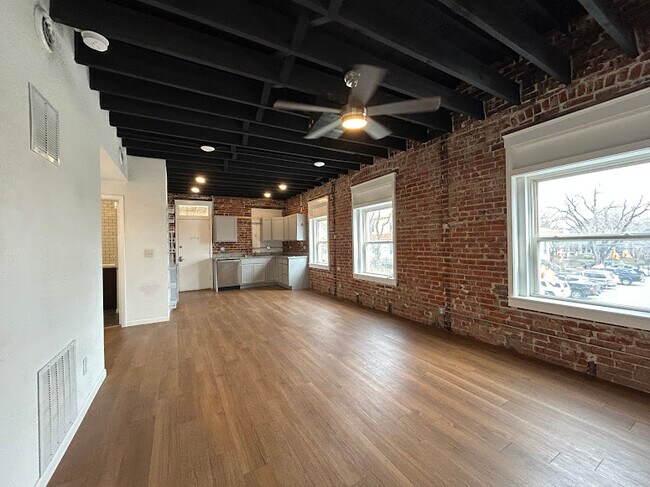 Building Photo - 2202 Lexington Ave