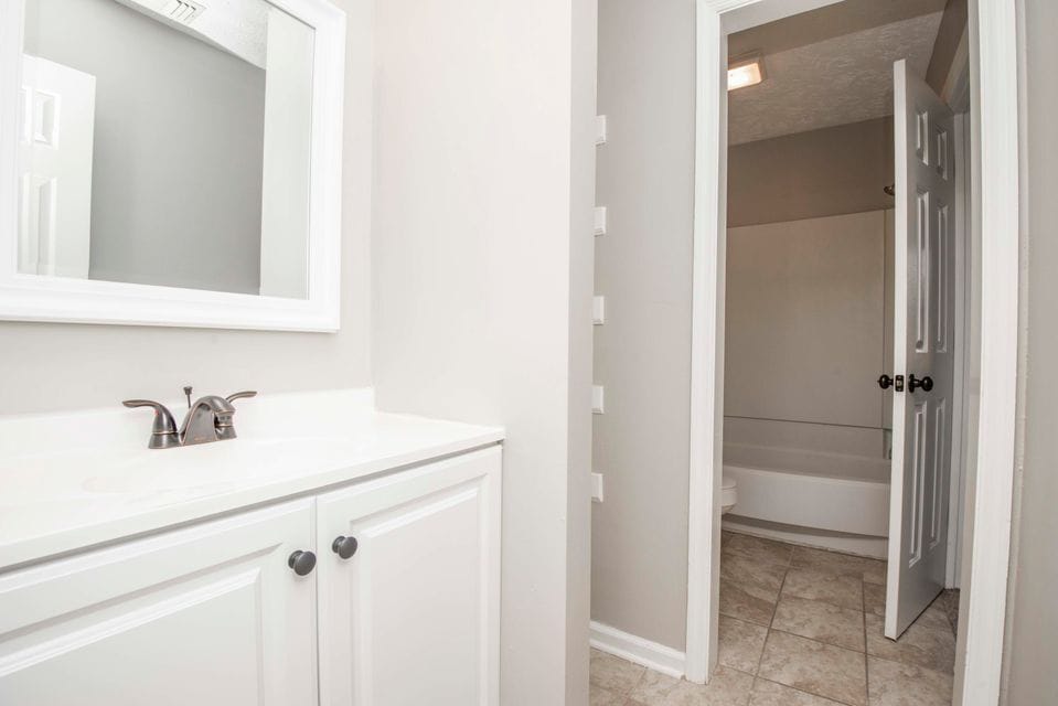 Building Photo - 10500 Shirland Ct