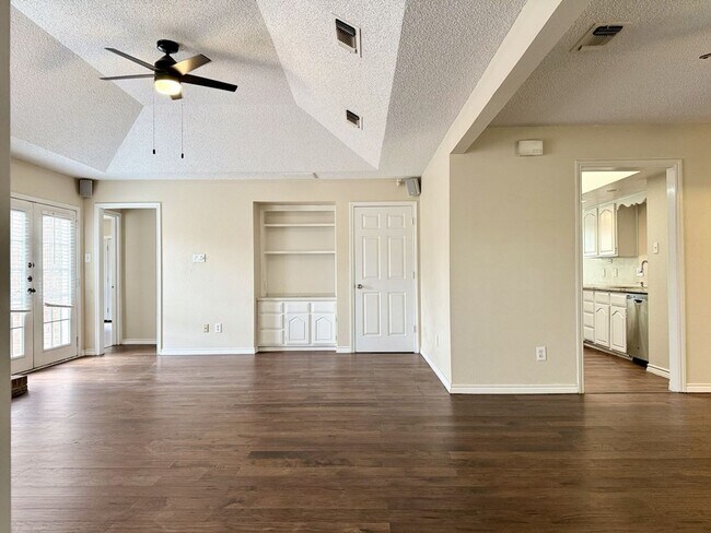 Building Photo - Rental