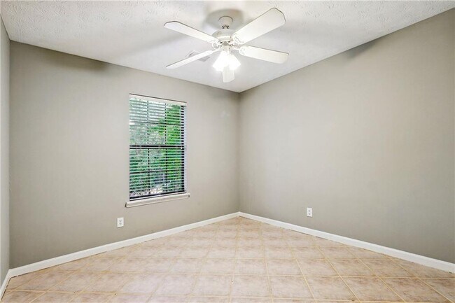 Building Photo - 2885 Webb Rd
