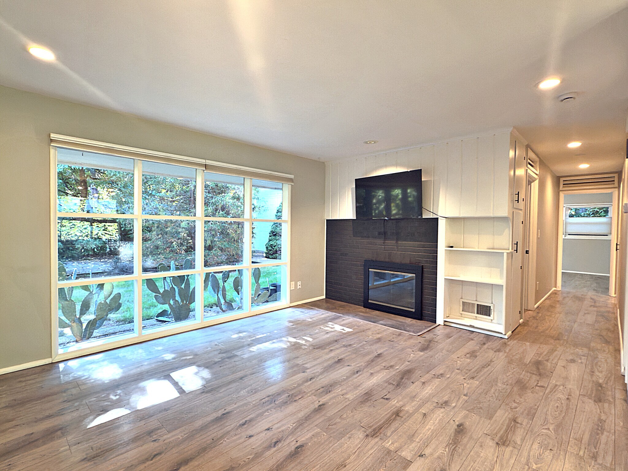 Building Photo - 1111 NE 112th Ave