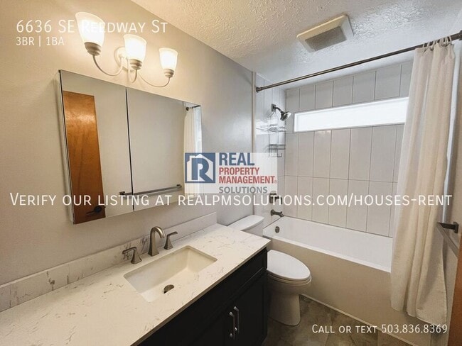 Building Photo - 6636 SE Reedway St