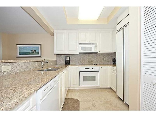 Building Photo - 3400 SW 27th Ave