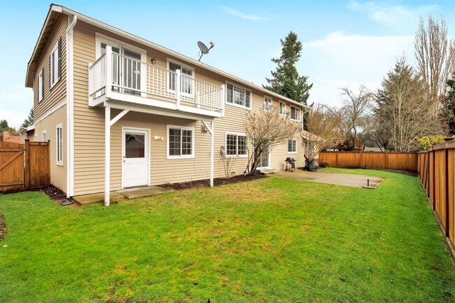 Building Photo - Sunny 5 Bedroom Home with 3 Car Garage in Quiet Neighborhood