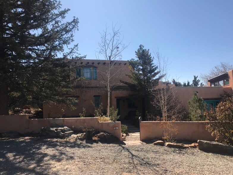 Beautiful Santa Fe Style home near Sol y Lomas with Studio, 5 Bedroom, 4 Bath - 2356 Santa Barbara Dr.