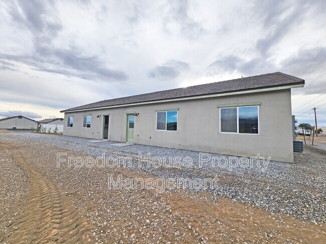 Building Photo - 1340 Arrowhead St