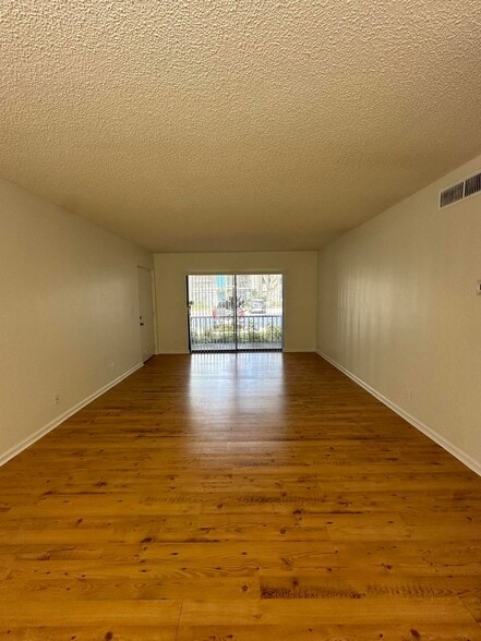 Building Photo - 9905 Pineapple Tree Dr