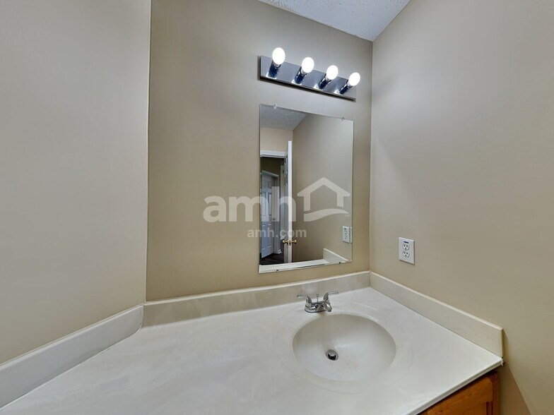 Building Photo - 46 Runkle Dr