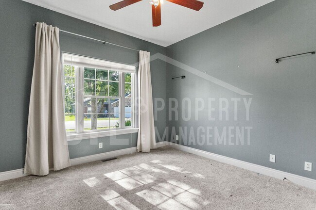 Building Photo - 3 Bedroom/2 Bath Duplex in Stonebridge Vil...