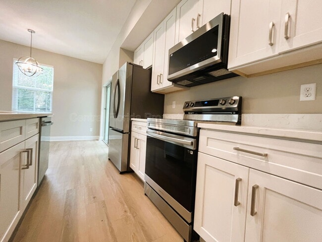 Building Photo - 2220 S Bumby Ave