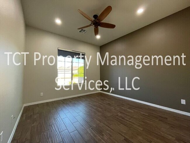 Building Photo - Stunning Home in Gated Community