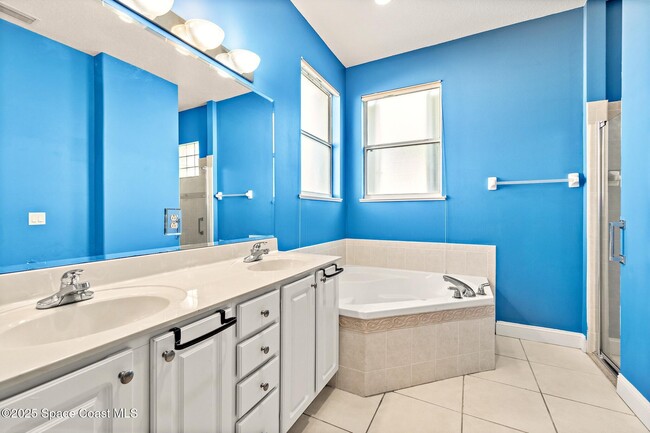 Building Photo - 8657 Villanova Dr