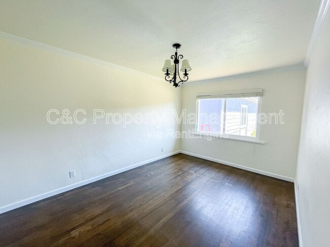 Building Photo - 1190 Luxton St