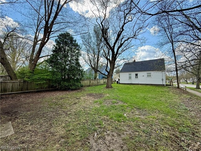 Building Photo - 857 Kennebec Ave