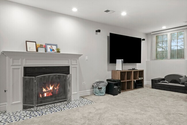 Building Photo - 2512 N Artesian Ave