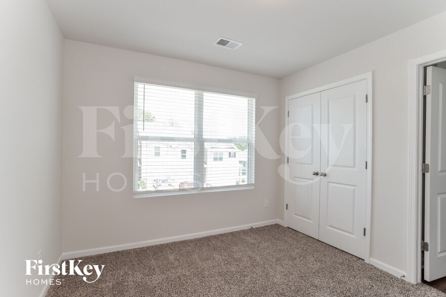 Building Photo - 2058 Cypress Village Dr NW
