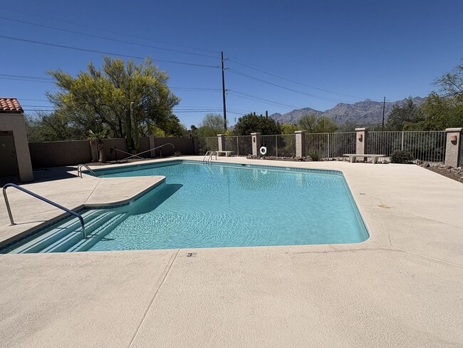 Building Photo - Beautiful eastside location