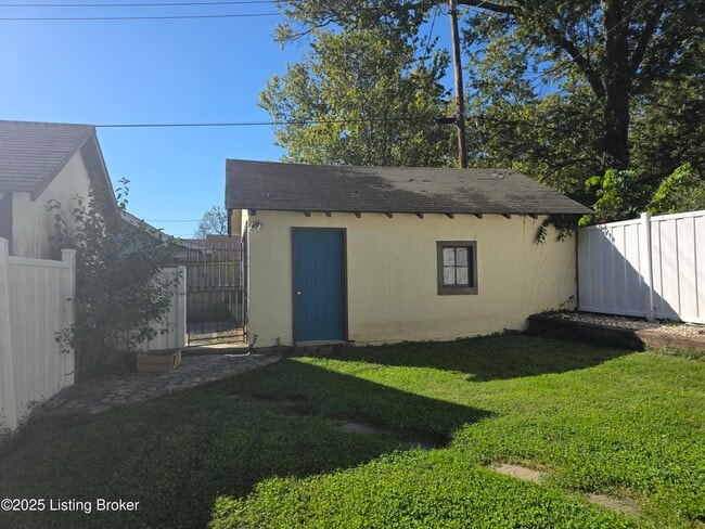 Building Photo - 1402 Main St