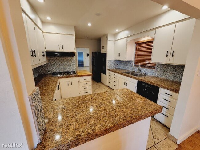 Building Photo - 4 br, 1.5 bath House - 2008 West Earll Drive