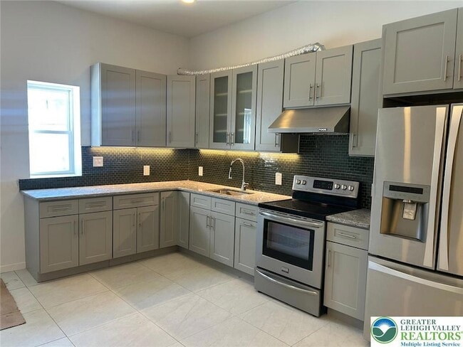 Building Photo - 134 S 3rd St