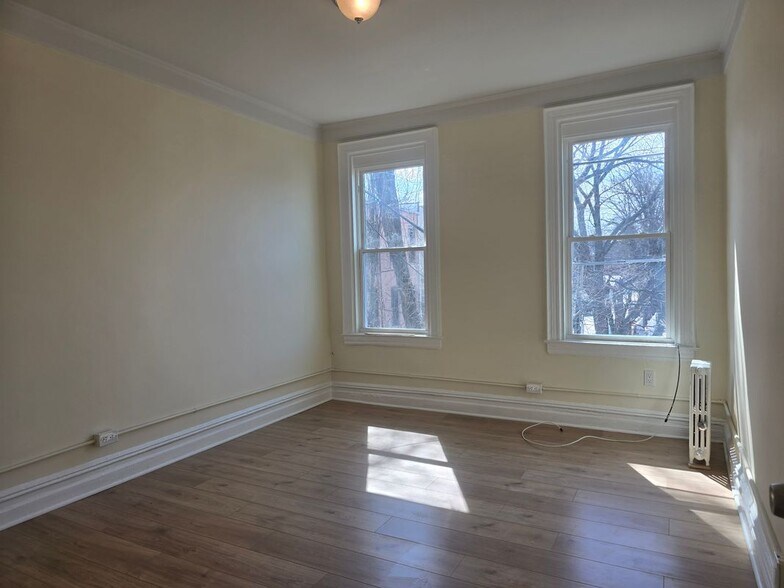 Building Photo - 78-10 32nd Ave