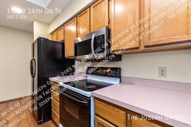 Building Photo - 13509 14th Dr SE