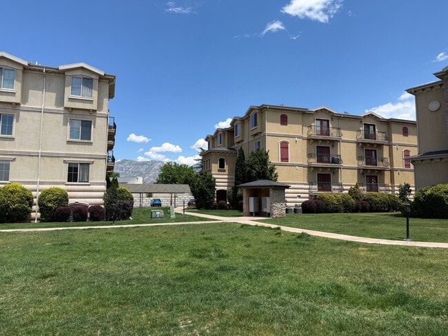 Building Photo - 947 1010 N