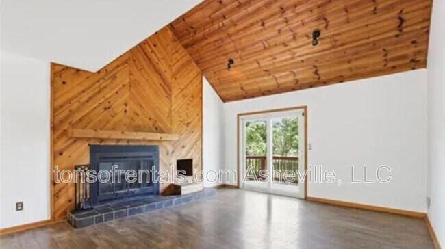 Building Photo - 207 Wood Dale Dr