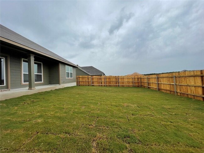 Building Photo - 806 Hollyhock Dr