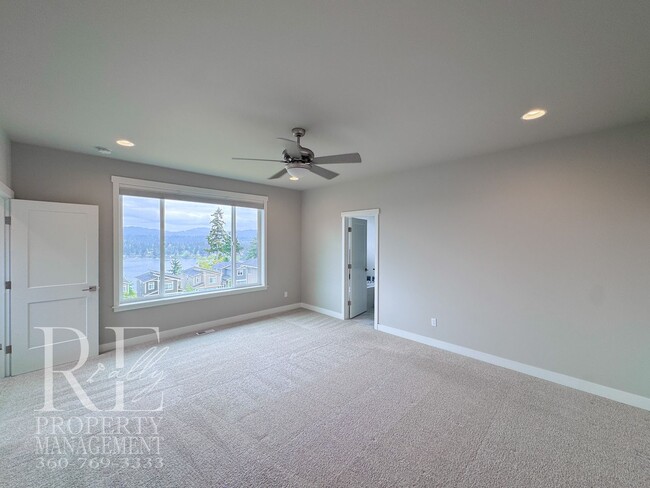 Building Photo - Modern 3-Story Bremerton Home with Water Views on Every Level