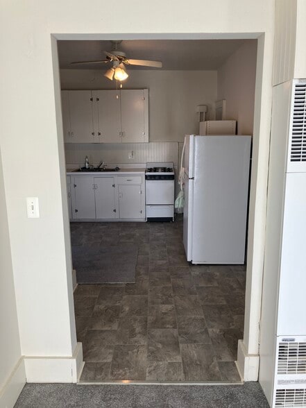 504 1/2 kitchen - 504 E Clinton St.