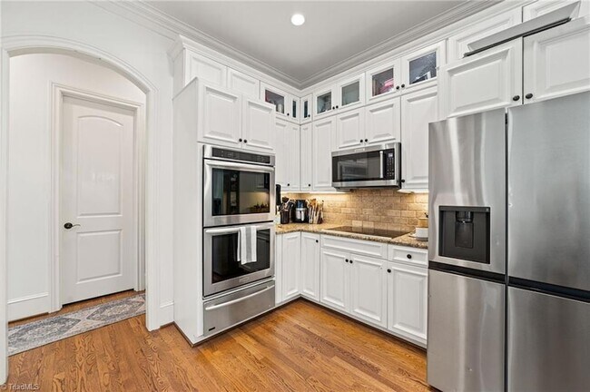Building Photo - 7517 Henson Forest Dr