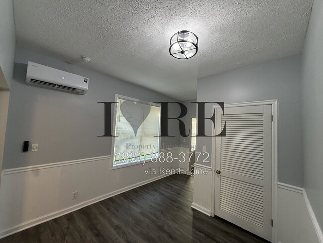 Building Photo - 375 S Chillicothe St