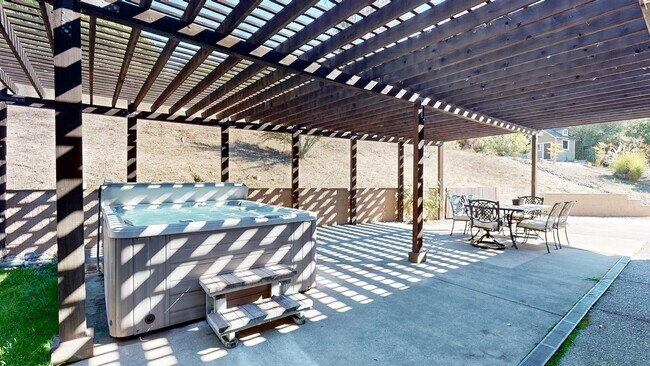 Building Photo - 9168 Eastside Rd