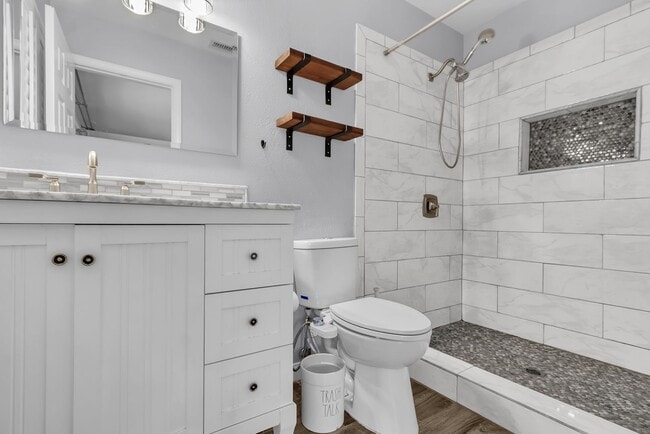 Building Photo - 244 White Oak Rd